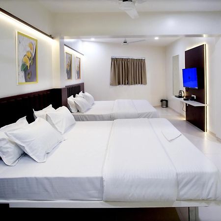 Hotel Haldi Nashik Esterno foto