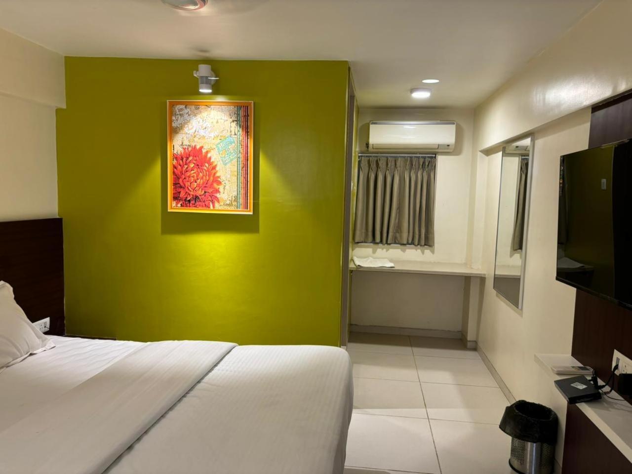 Hotel Haldi Nashik Esterno foto