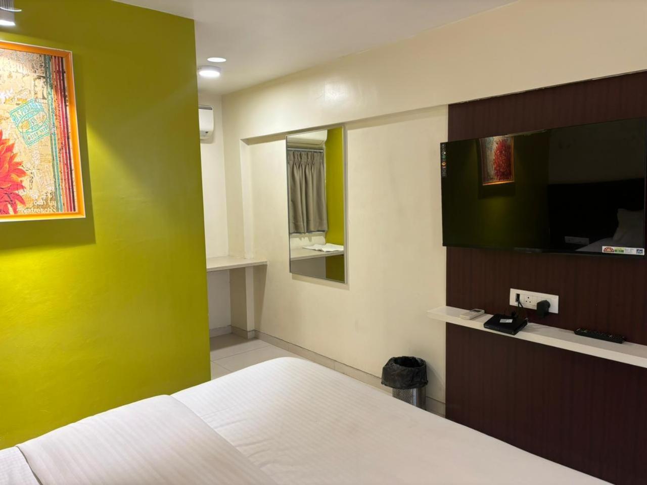 Hotel Haldi Nashik Esterno foto