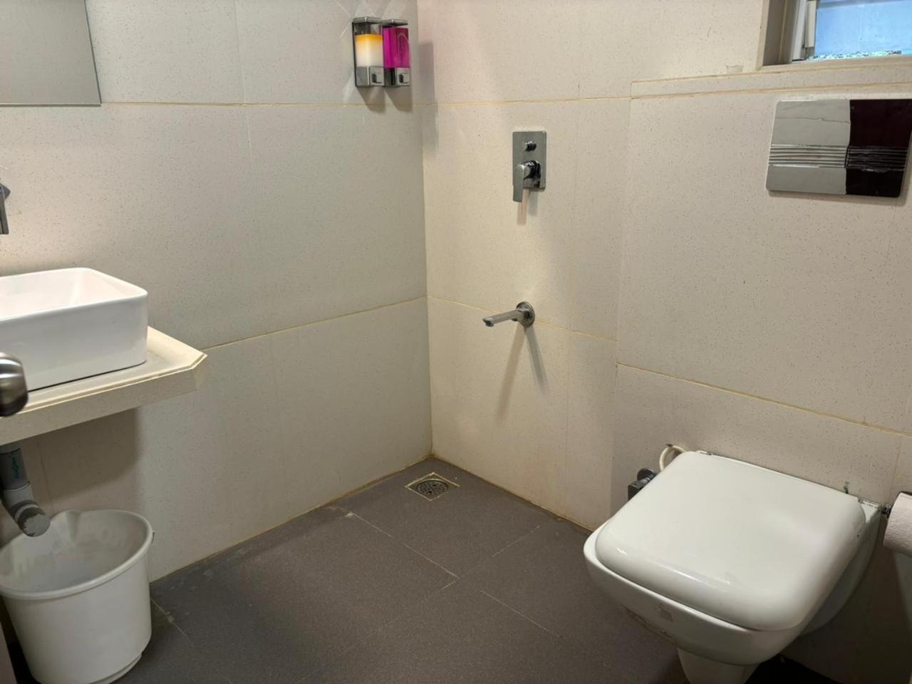 Hotel Haldi Nashik Esterno foto