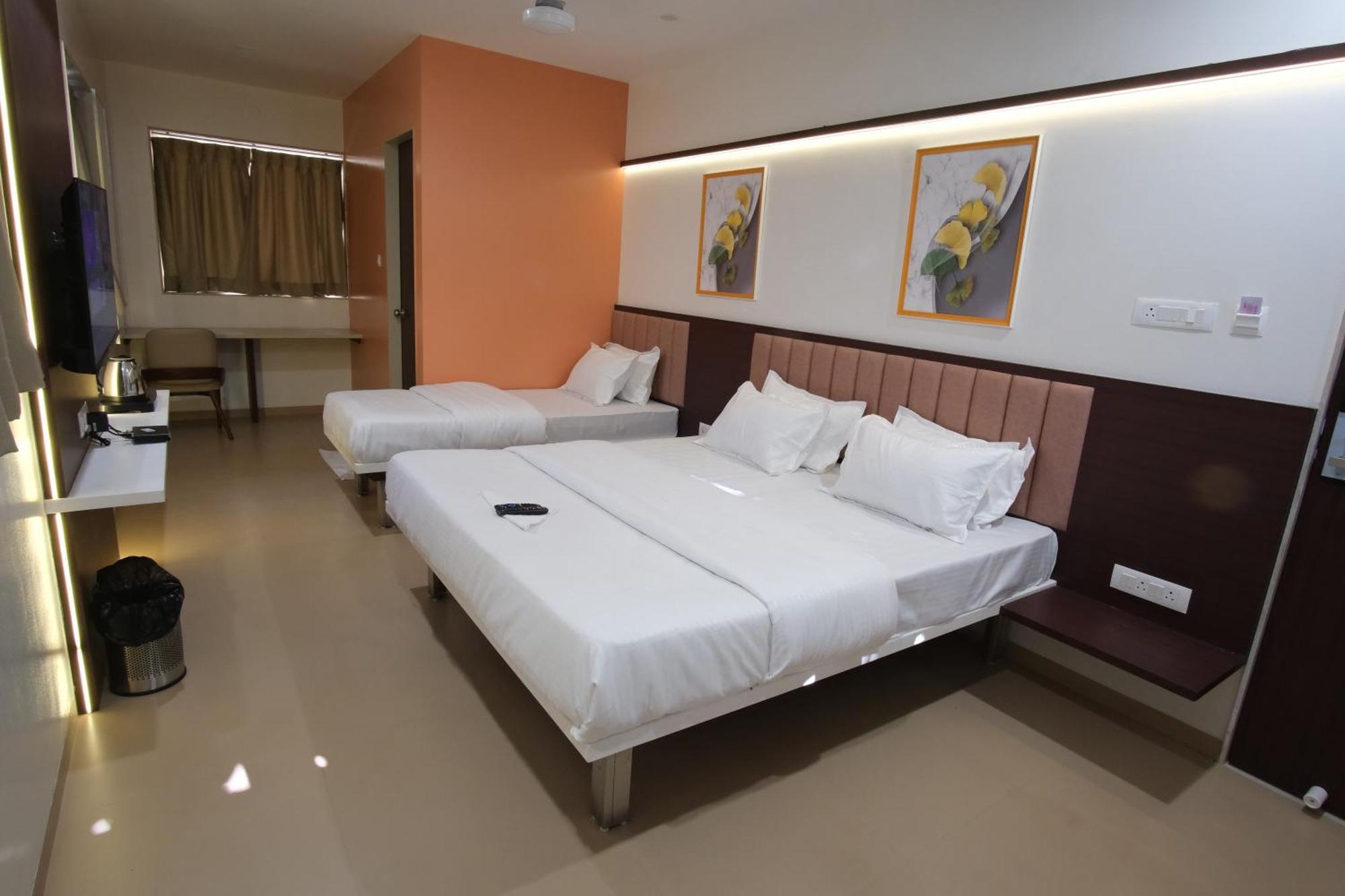 Hotel Haldi Nashik Esterno foto