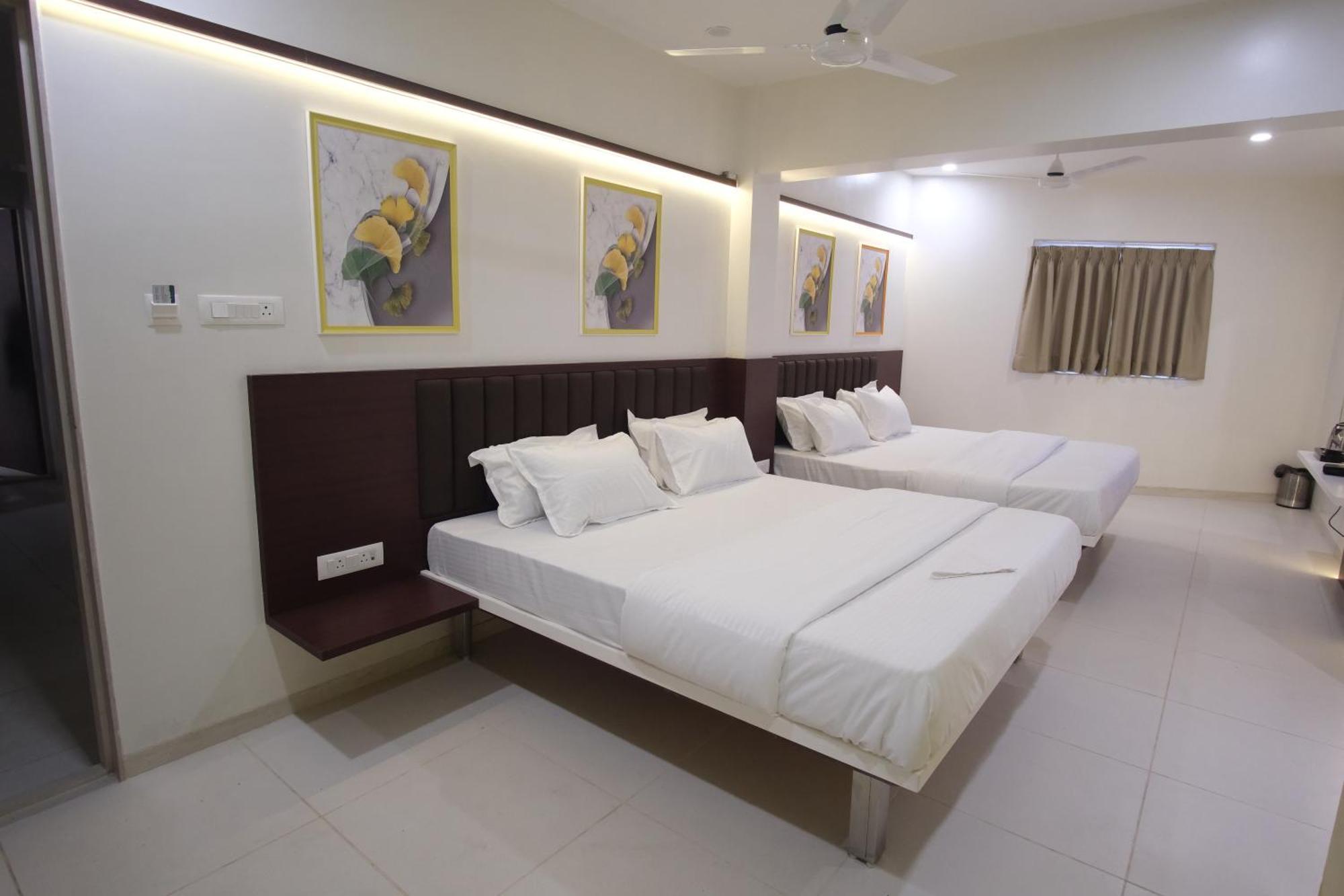 Hotel Haldi Nashik Esterno foto