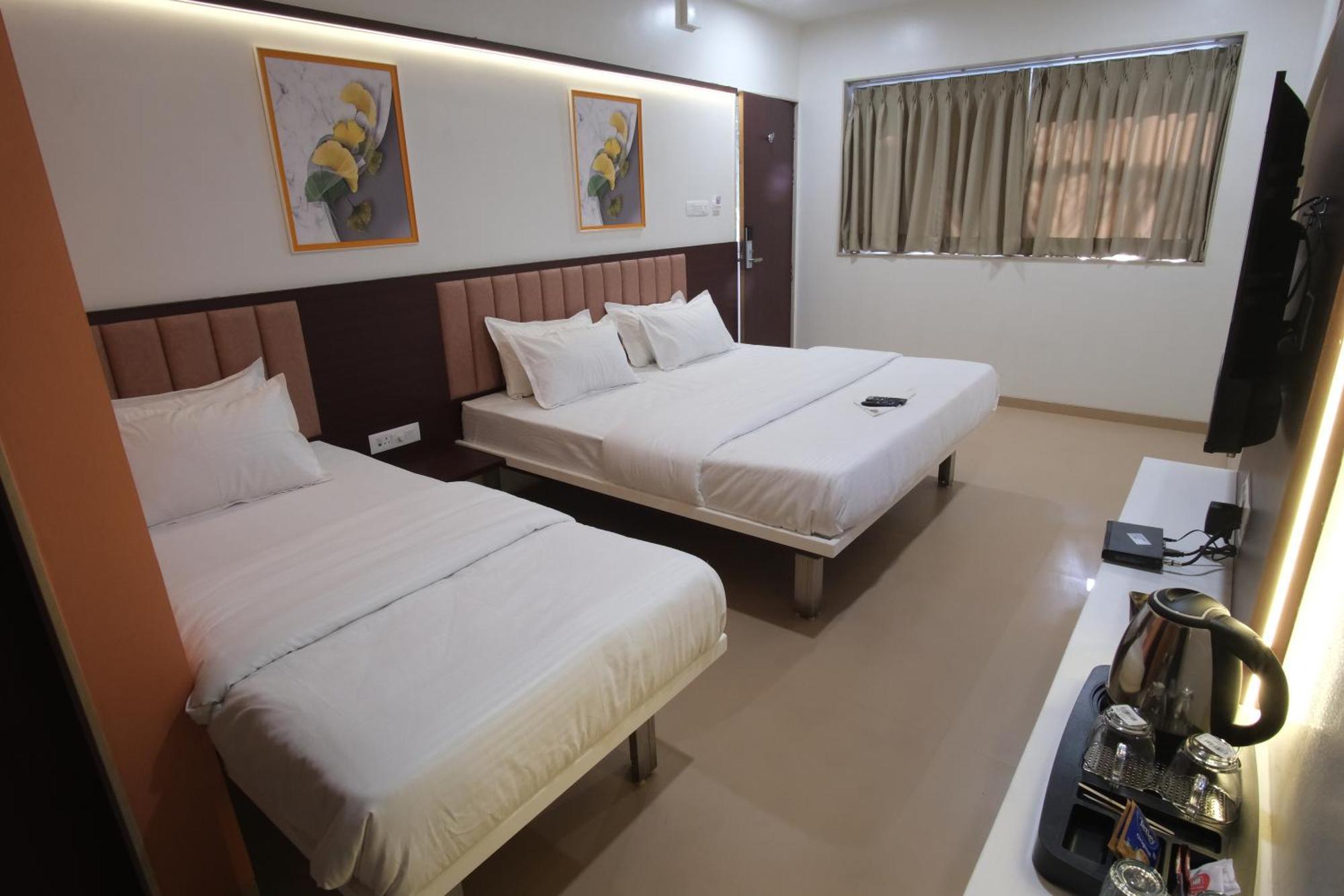 Hotel Haldi Nashik Esterno foto