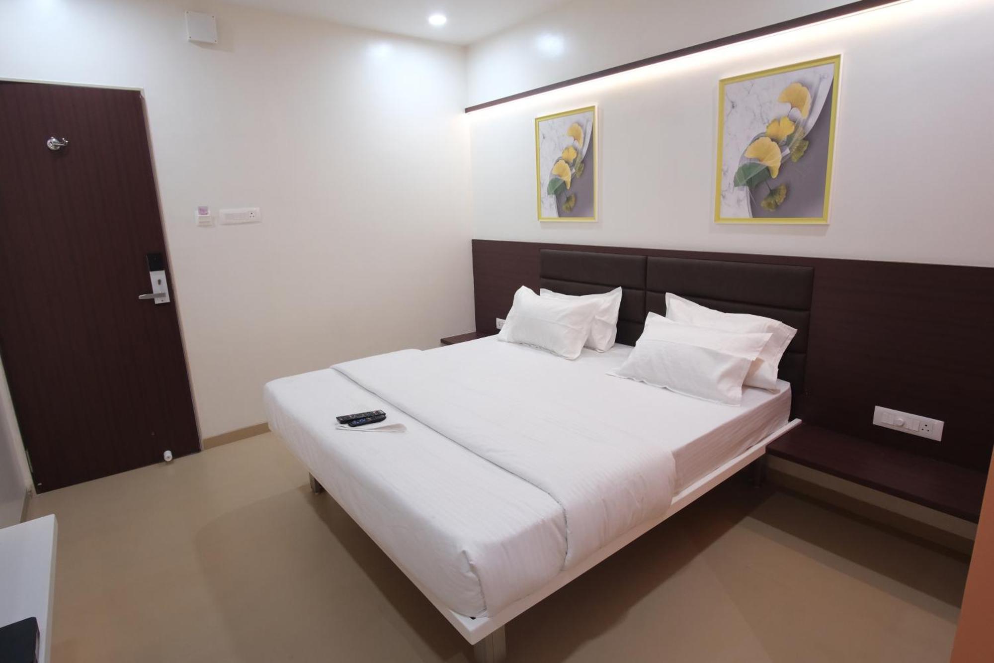 Hotel Haldi Nashik Esterno foto