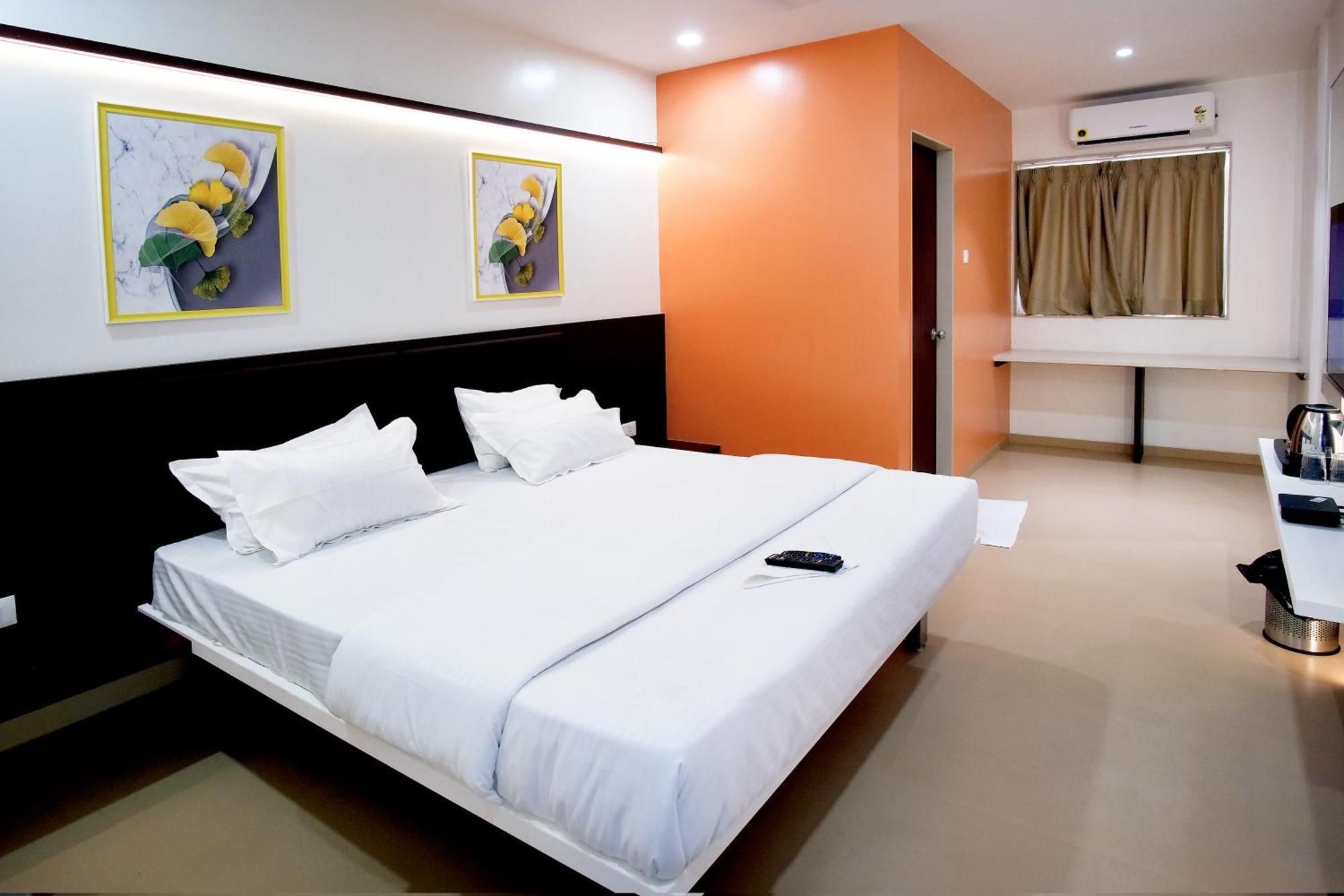 Hotel Haldi Nashik Esterno foto