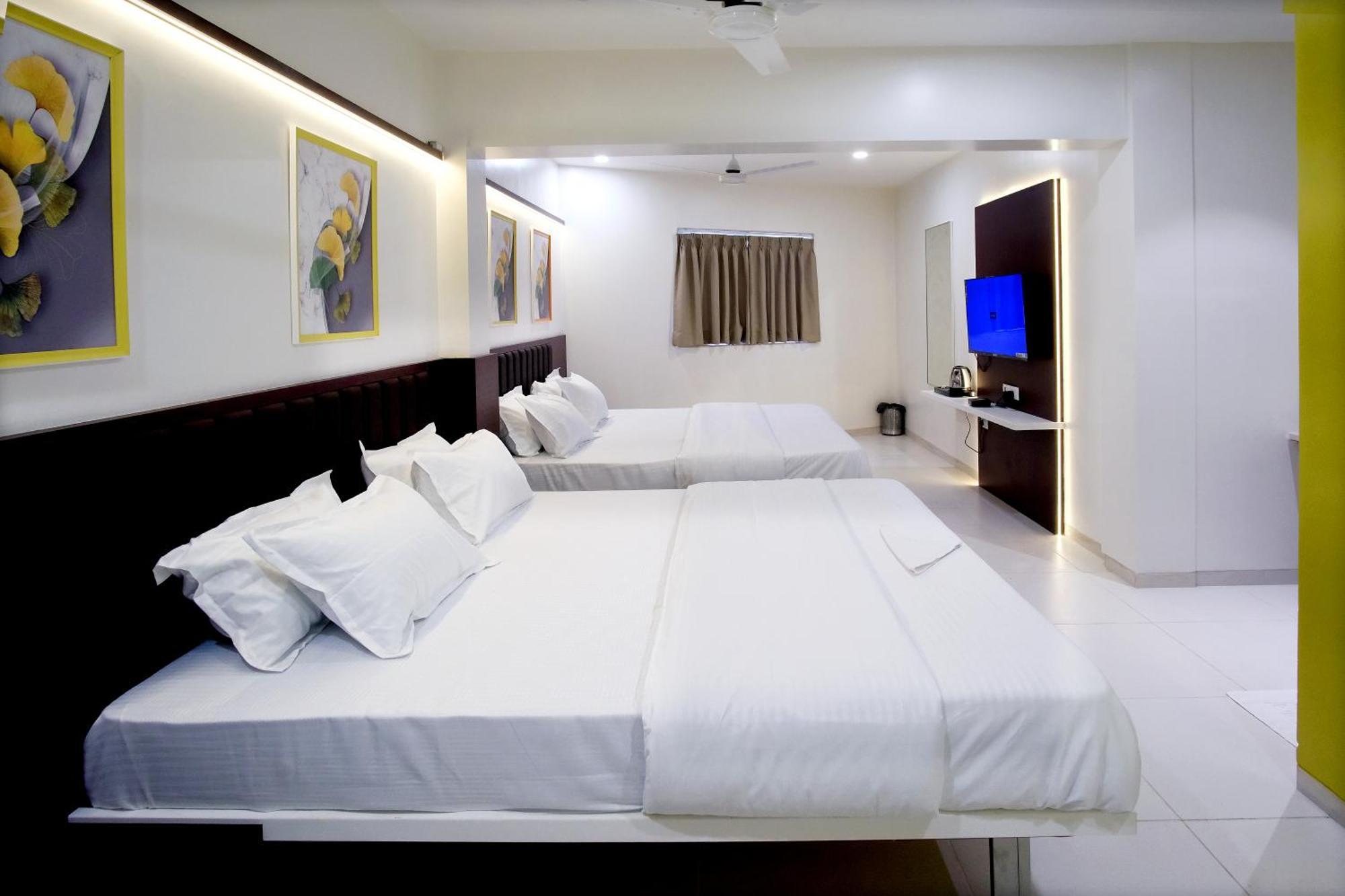 Hotel Haldi Nashik Esterno foto