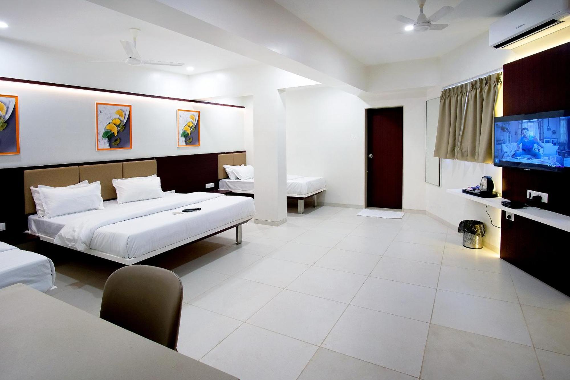 Hotel Haldi Nashik Esterno foto